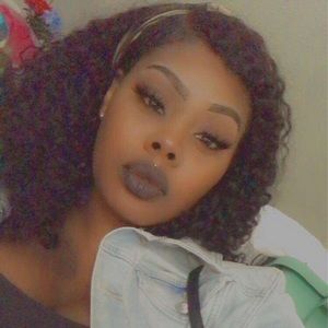 Meet your Posher, Tiagia